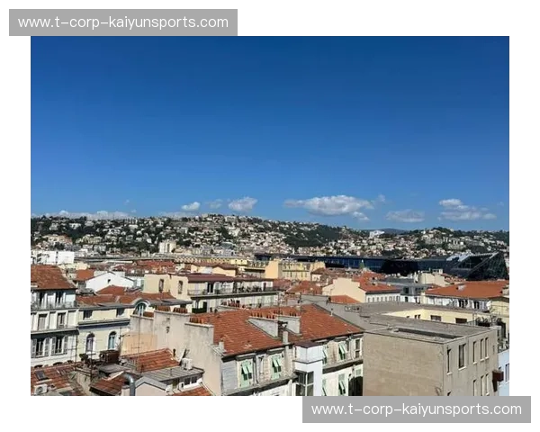 蔚蓝海岸的浪漫邂逅：尼斯与里昂，法兰西南北的迷人双城记